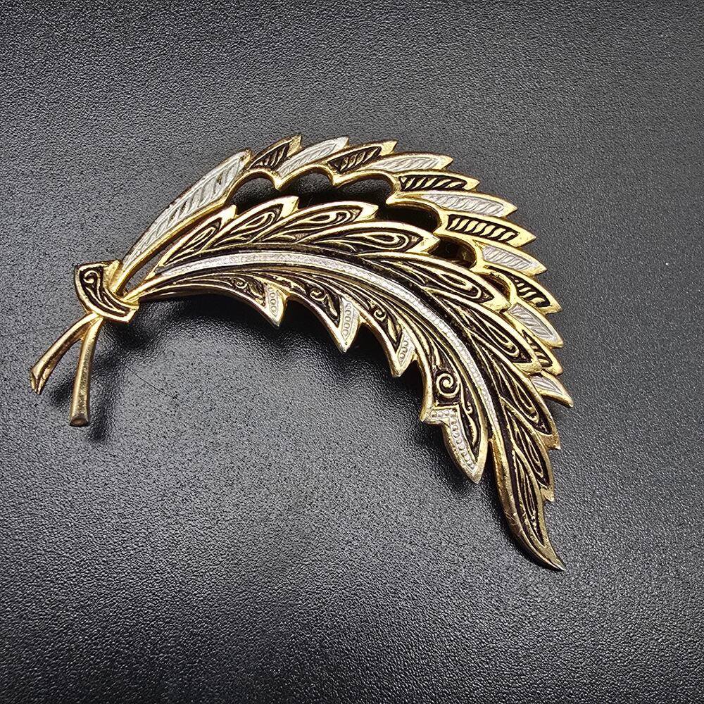 Spanish Damascene Leaf Brooch Gold Tone Black Vintage Jewelry